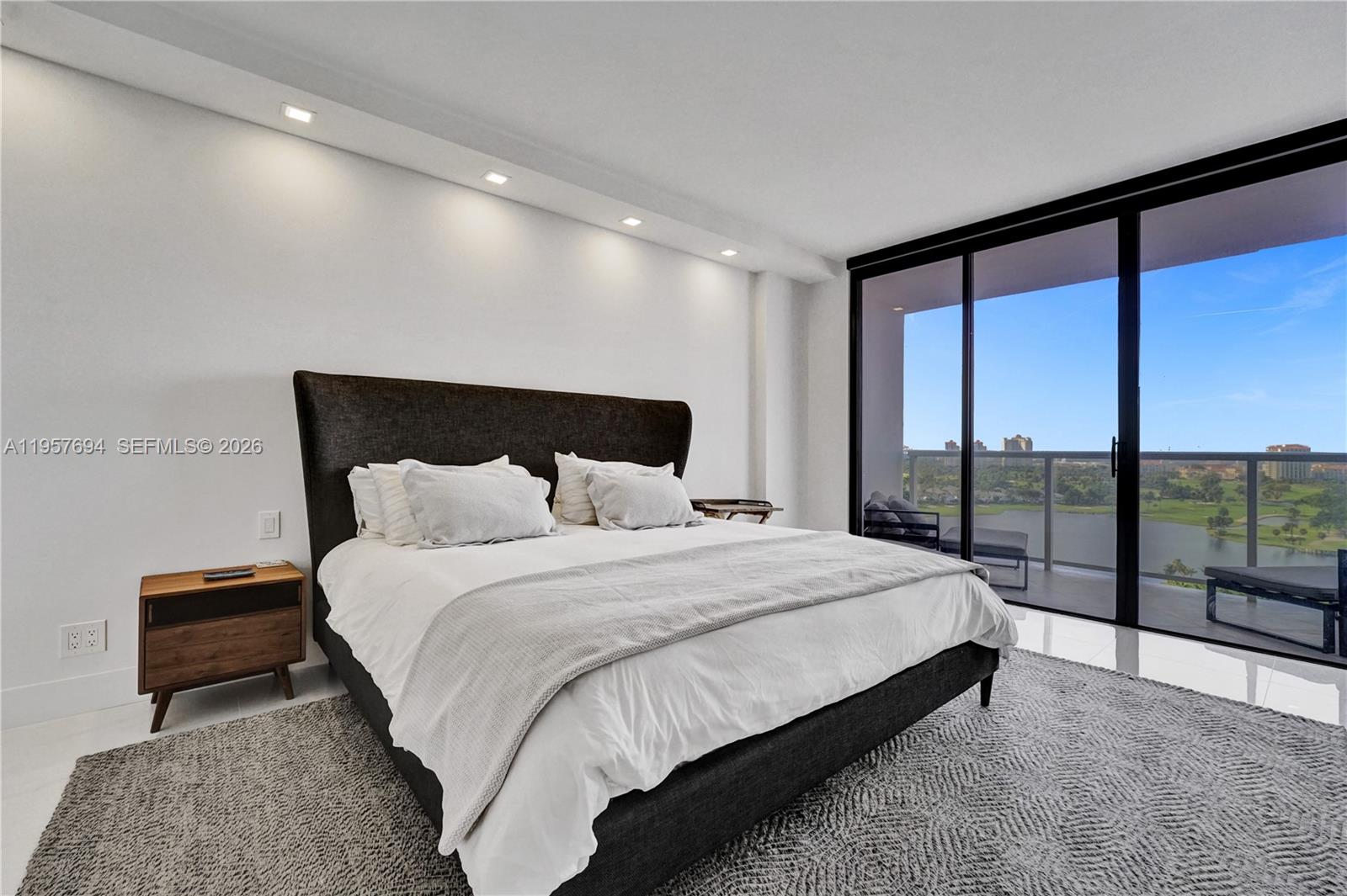 image Hamptons West35