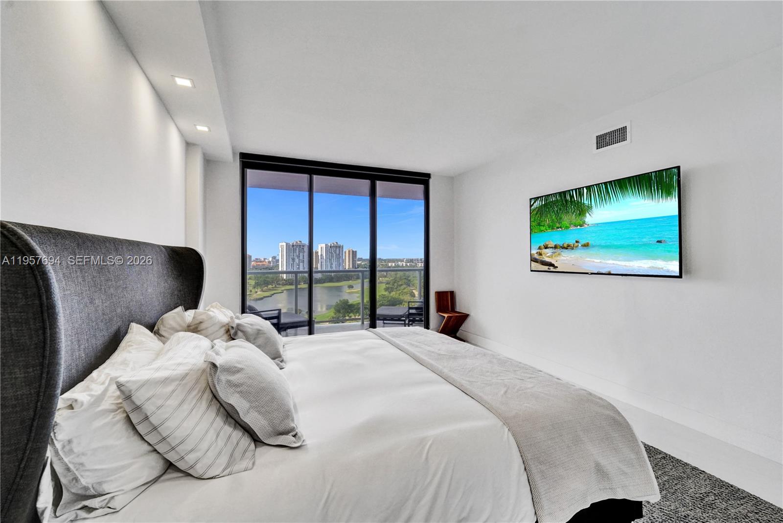 image Hamptons West36