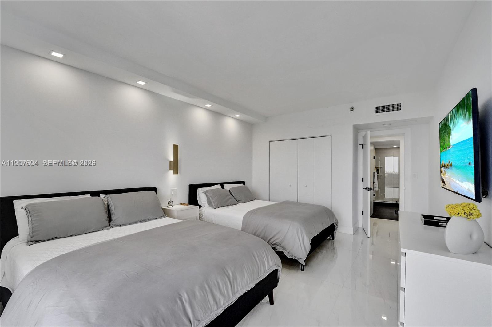 image Hamptons West43