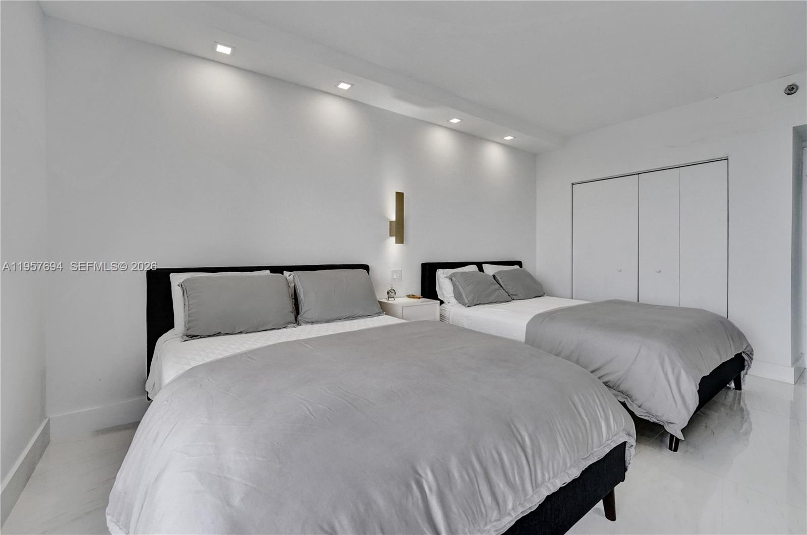 image Hamptons West44