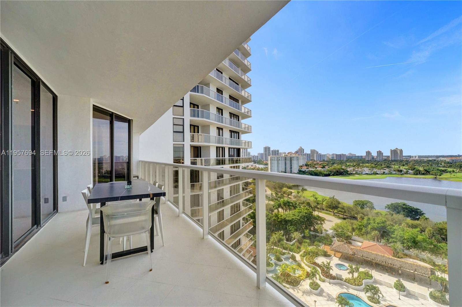 image Hamptons West47