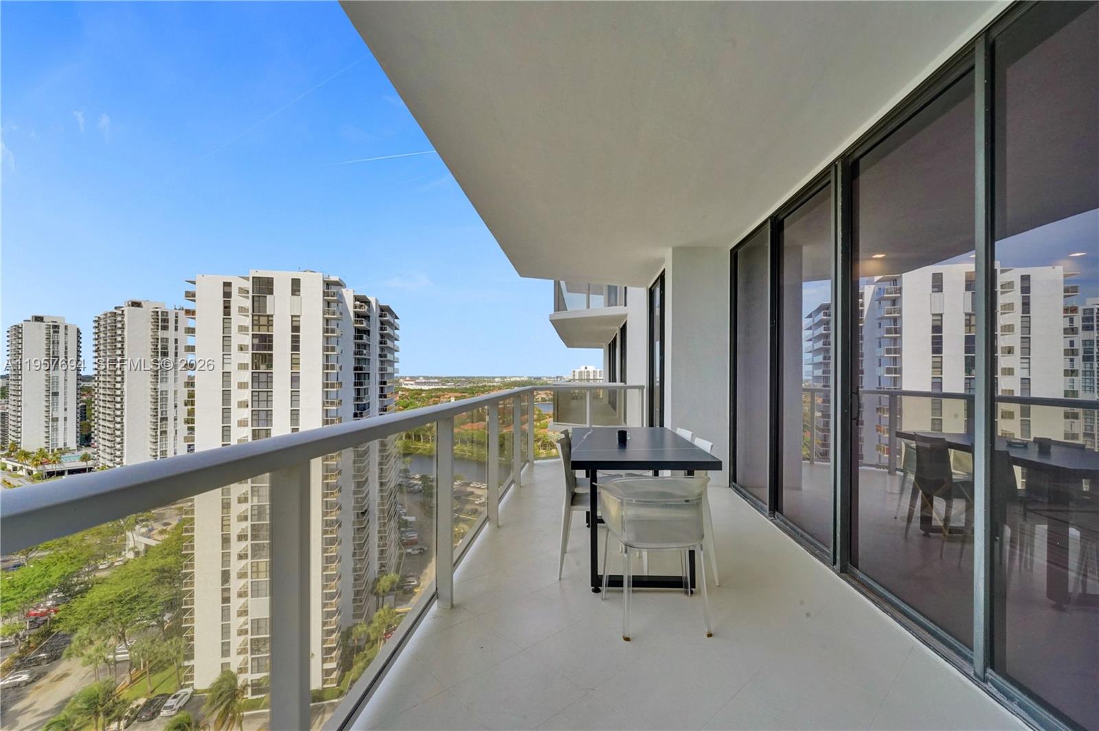 image Hamptons West49