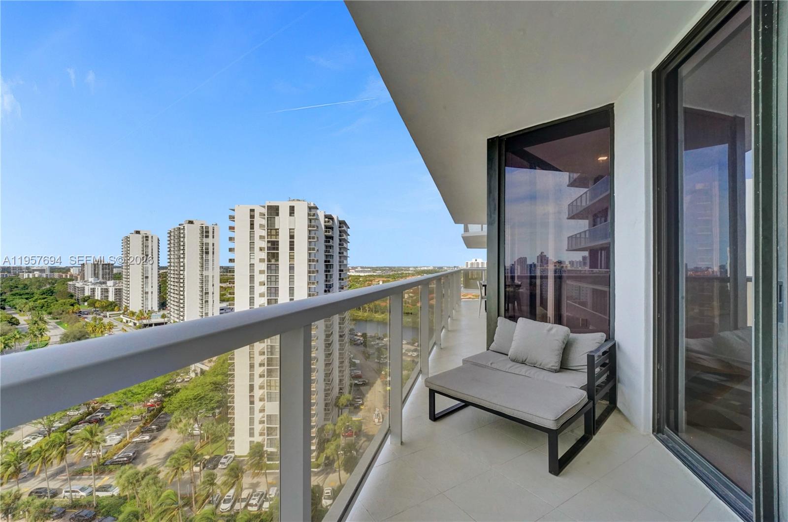 image Hamptons West50