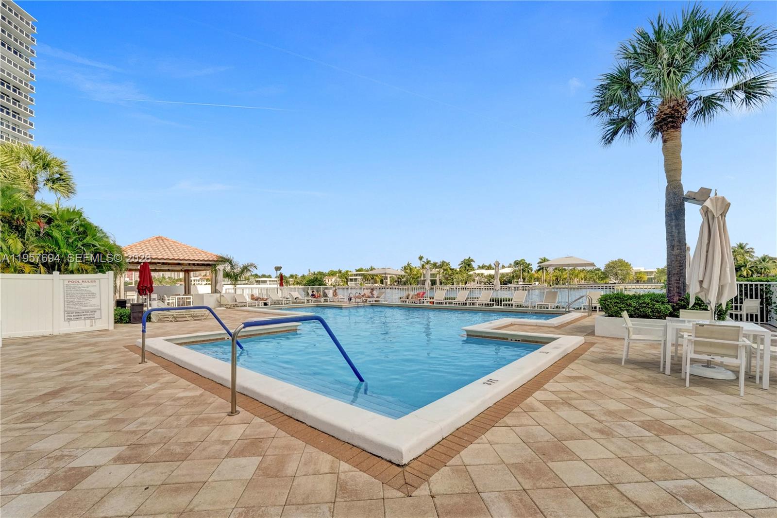 image Hamptons West66