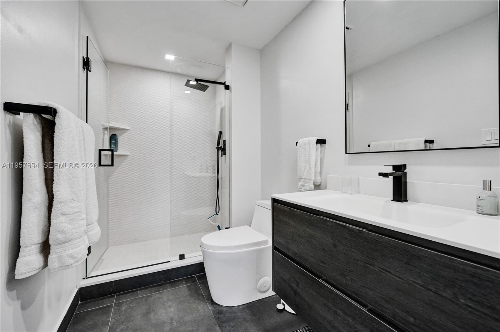 image Hamptons West6