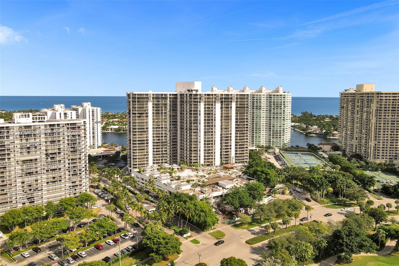 image Hamptons West77