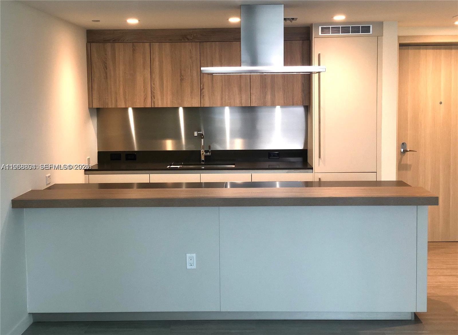 1000 Brickell Plz #2414