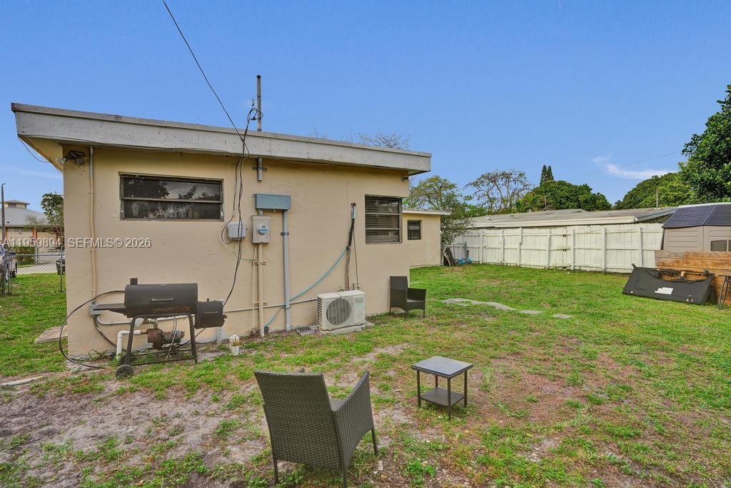 3500 SW 37th St West Park, FL 33023