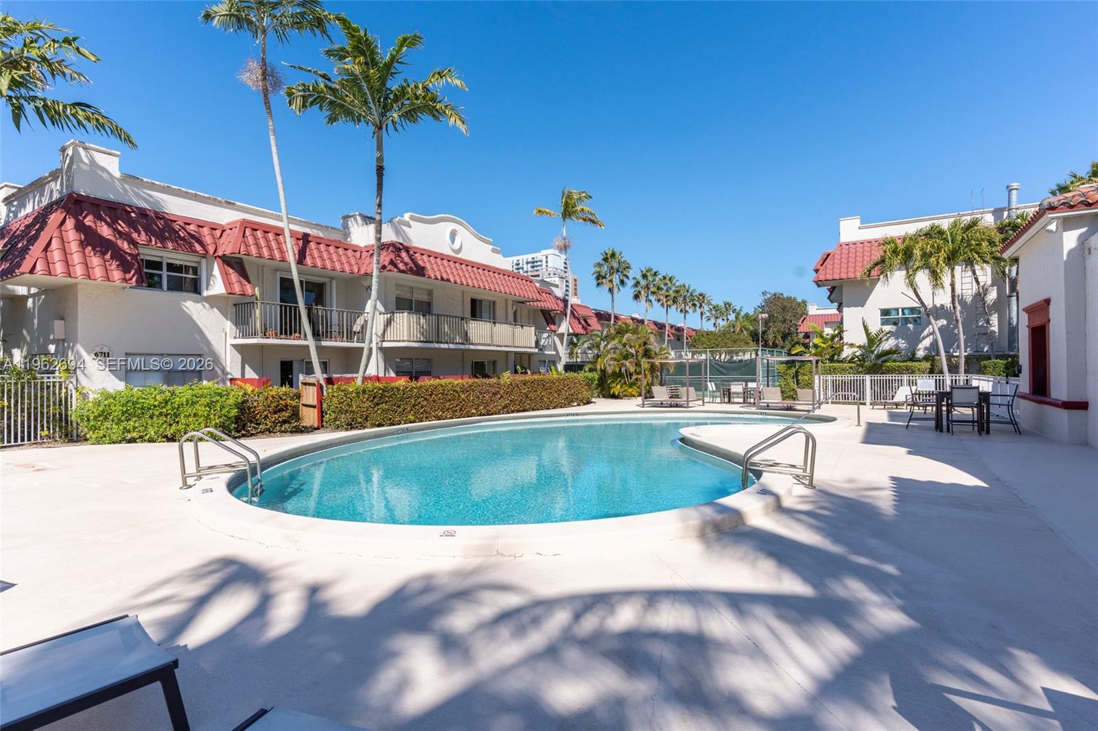 6705 N Kendall Dr #306 Pinecrest, FL 33156