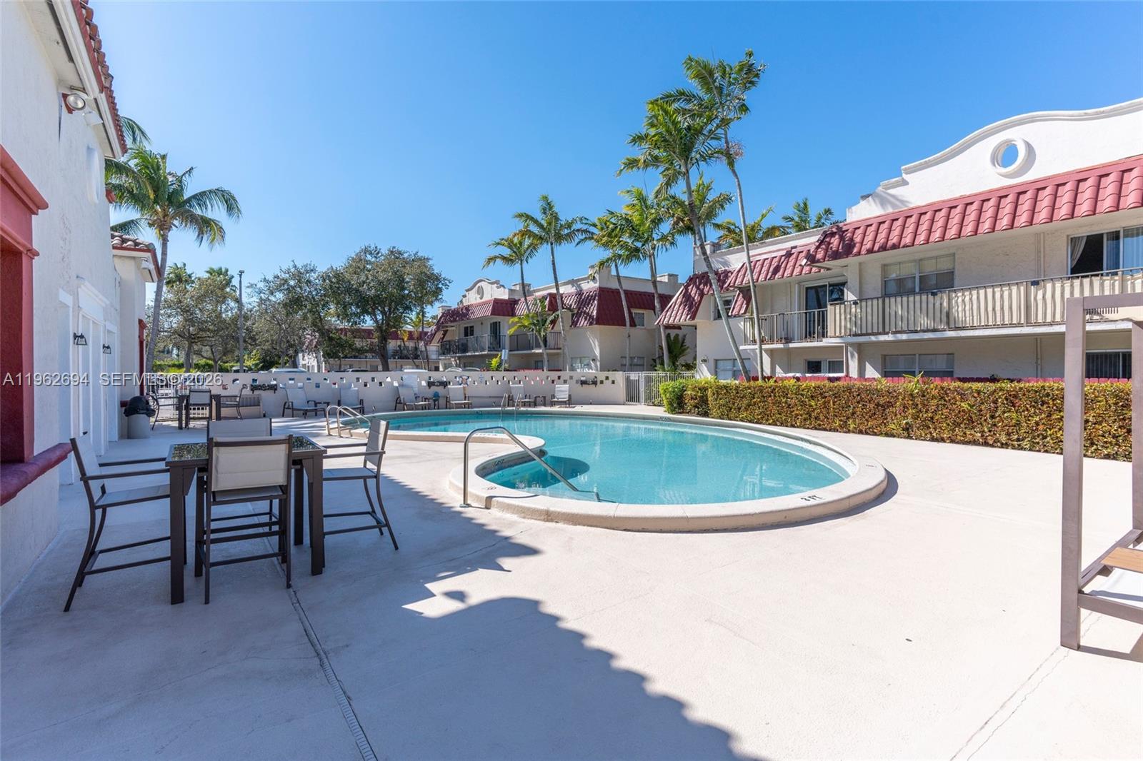 6705 N Kendall Dr #306 Pinecrest, FL 33156