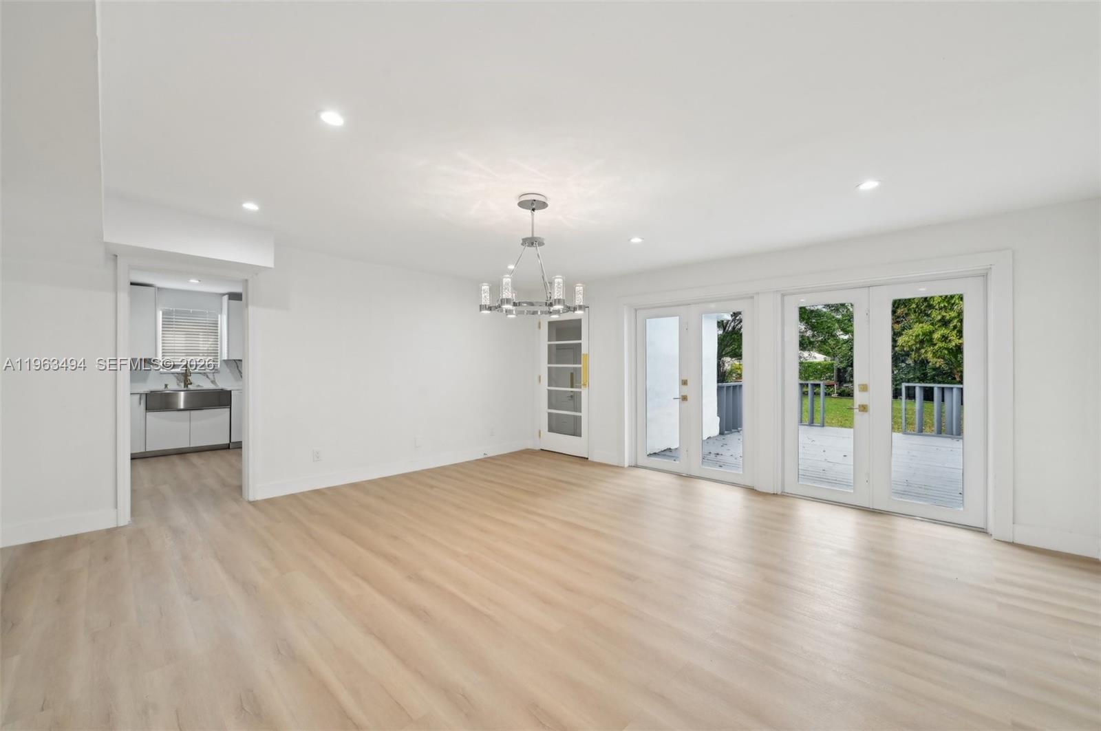 299 S Biscayne Riv Dr Miami, FL 33169