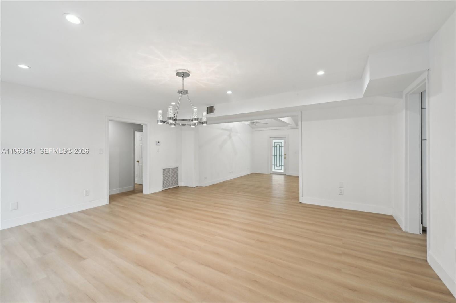 299 S Biscayne Riv Dr Miami, FL 33169