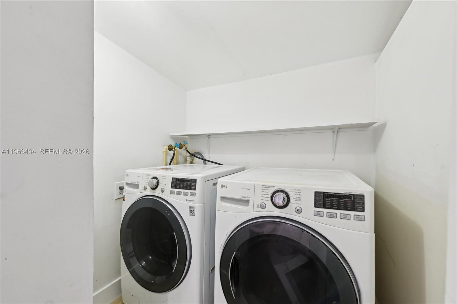 299 S Biscayne Riv Dr Miami, FL 33169