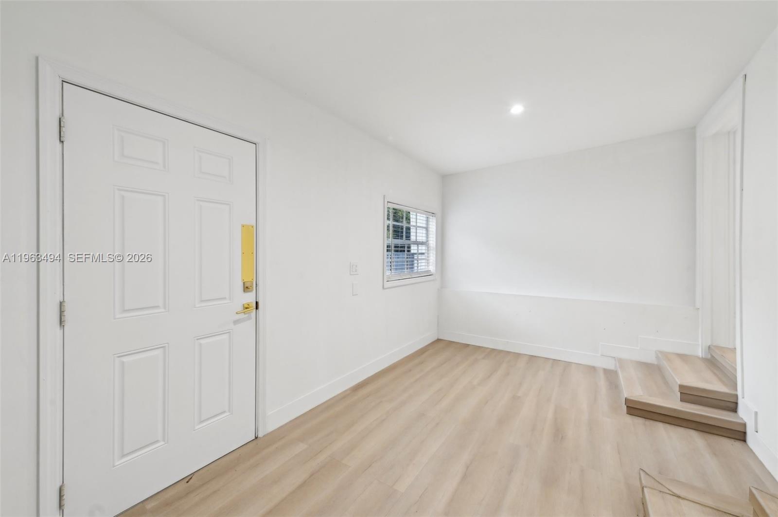 299 S Biscayne Riv Dr Miami, FL 33169