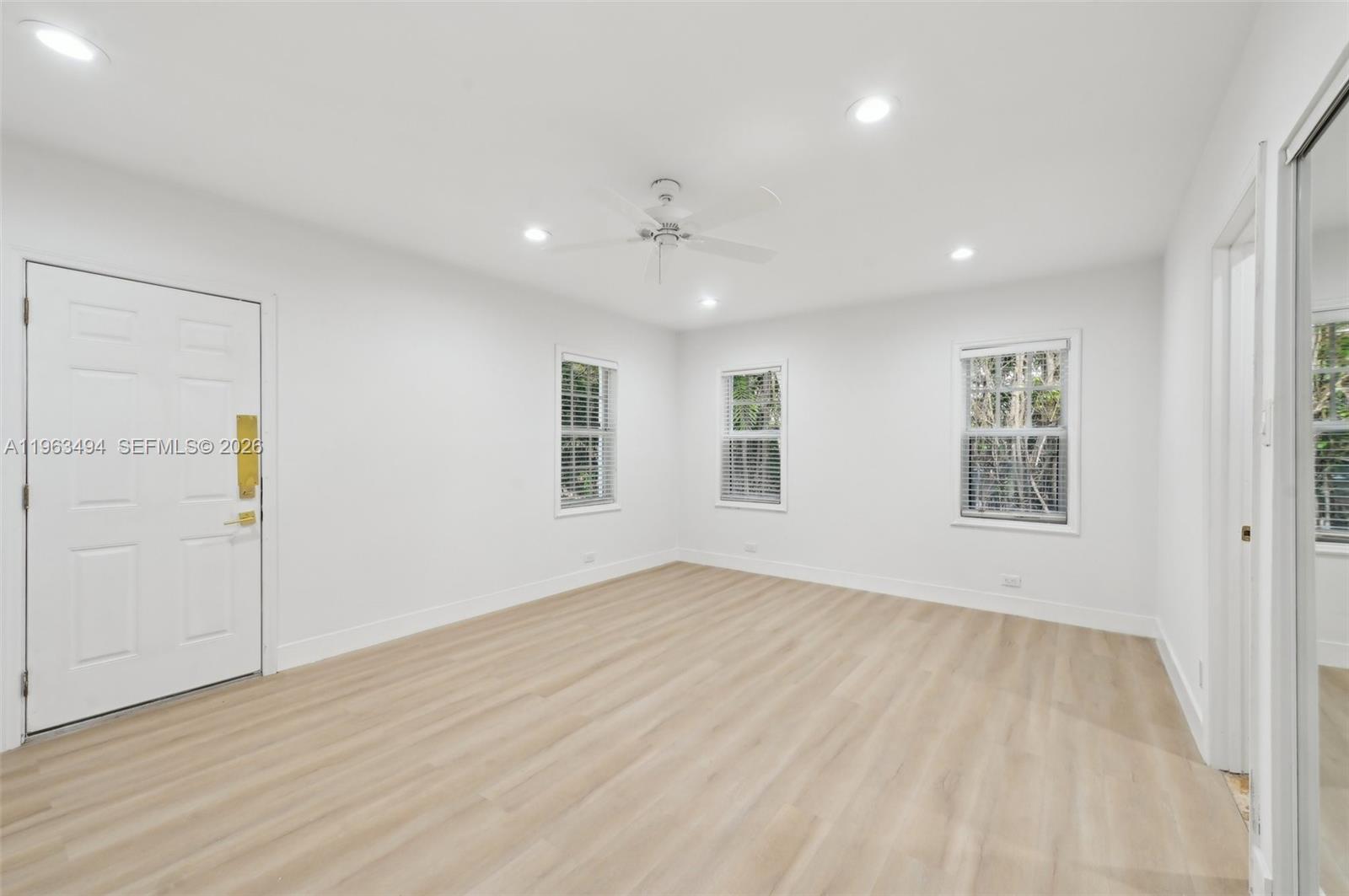 299 S Biscayne Riv Dr Miami, FL 33169