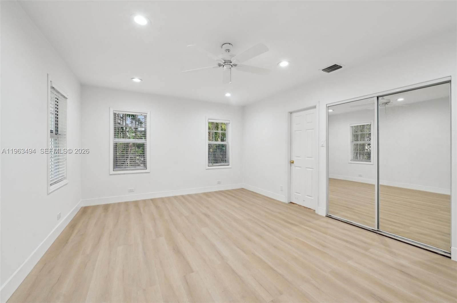 299 S Biscayne Riv Dr Miami, FL 33169