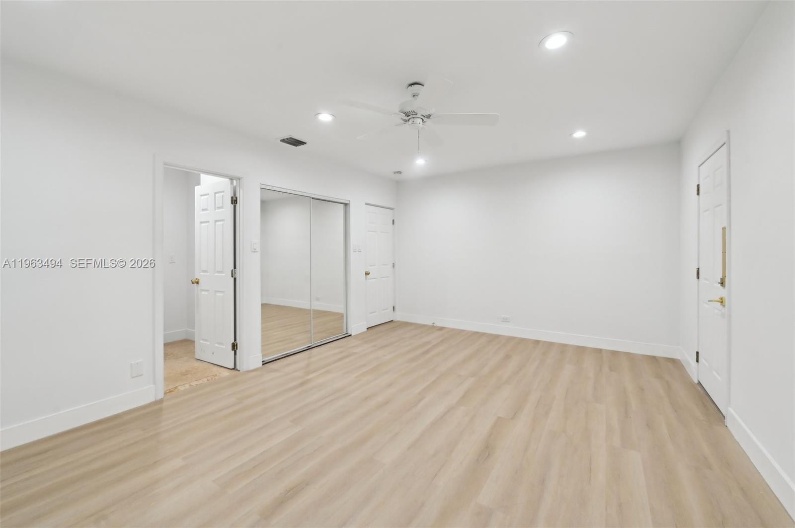 299 S Biscayne Riv Dr Miami, FL 33169