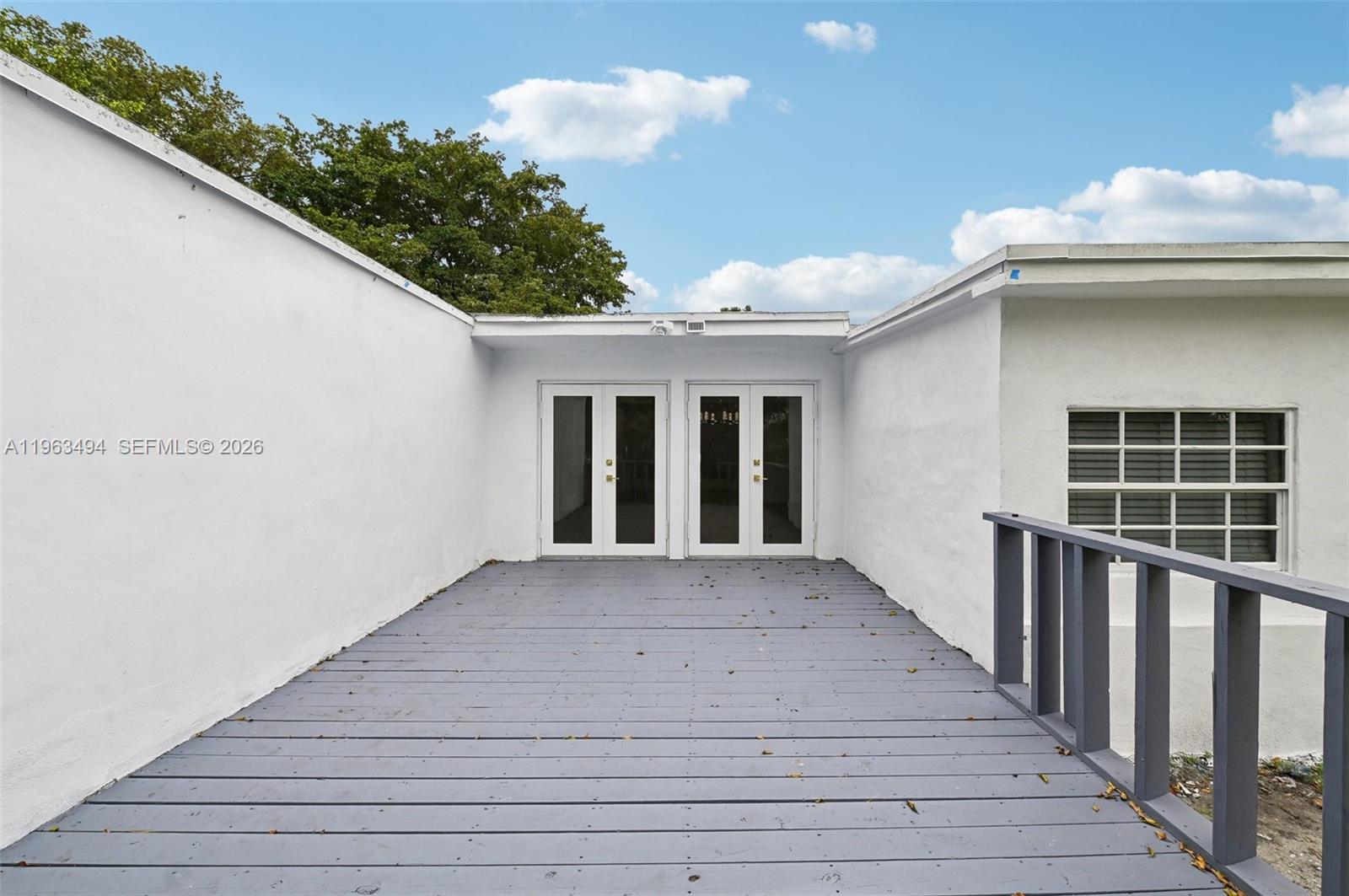 299 S Biscayne Riv Dr Miami, FL 33169