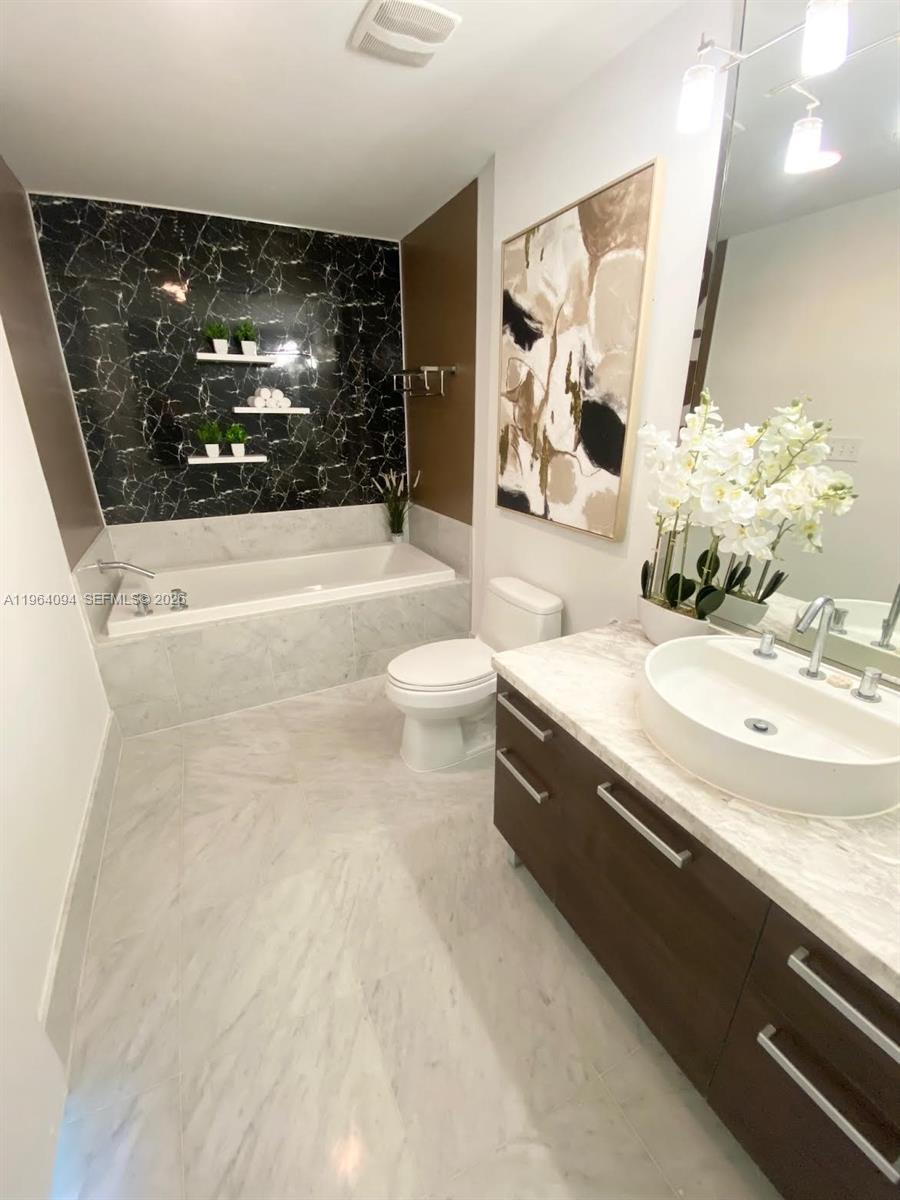 image Vizcayne North22