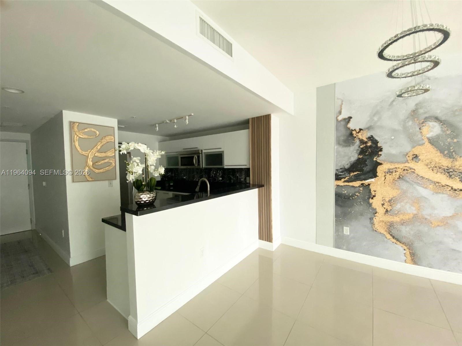 image Vizcayne North8