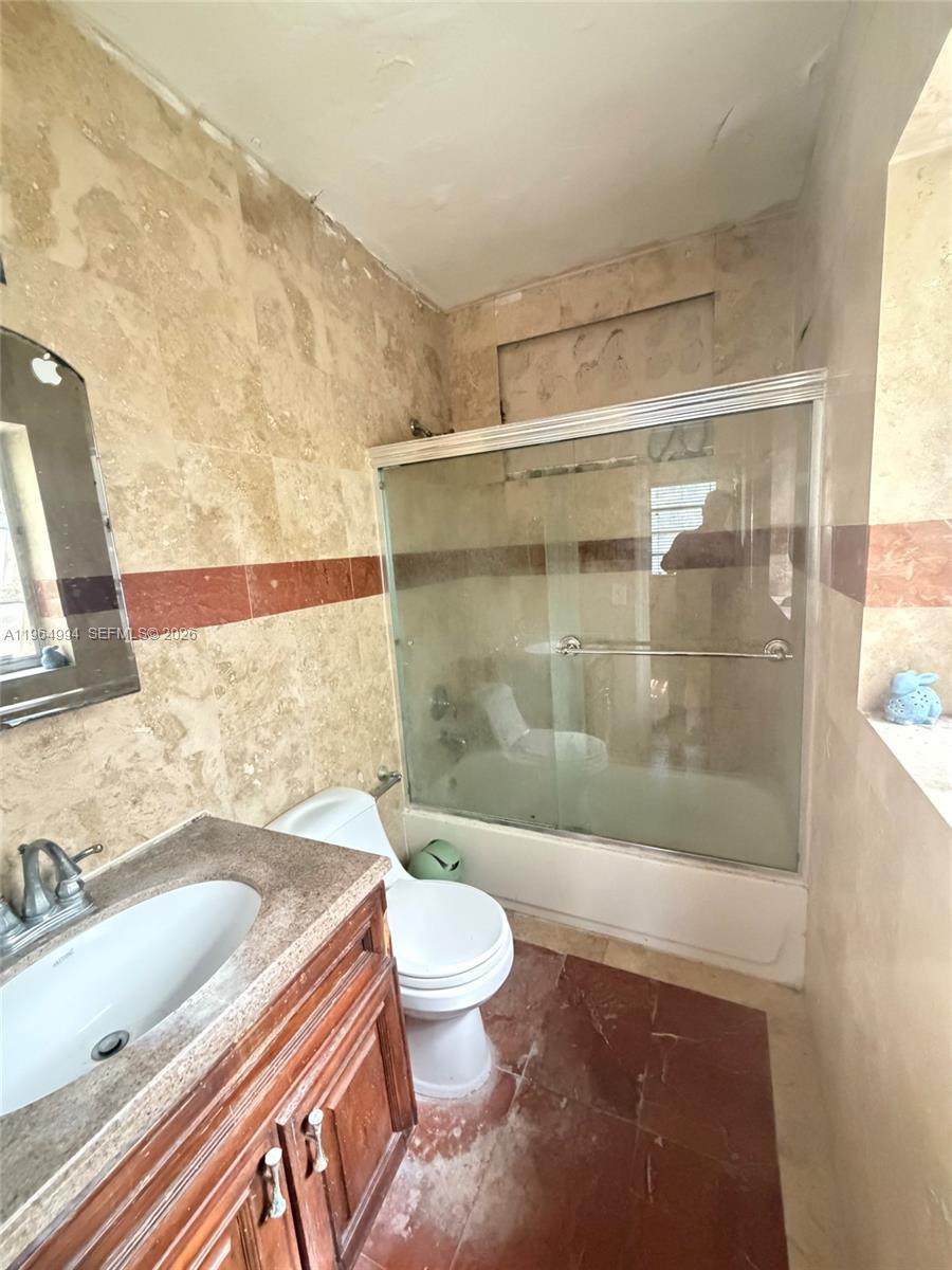 2141 NE 124th St North Miami, FL 33181