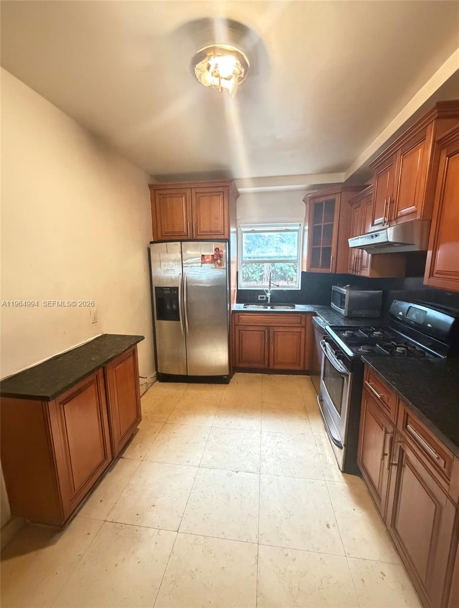 2141 NE 124th St North Miami, FL 33181