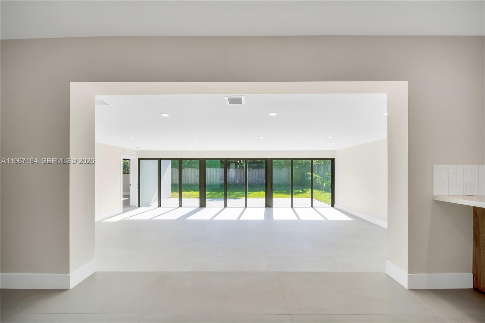 910 W 47th Ct Miami Beach, FL 33140