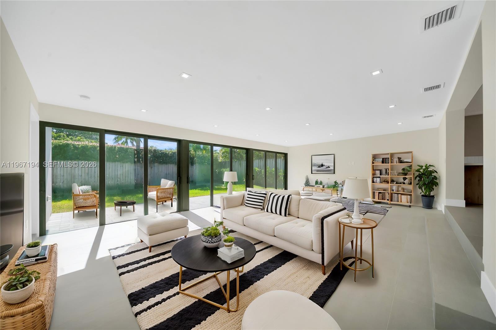 910 W 47th Ct Miami Beach, FL 33140