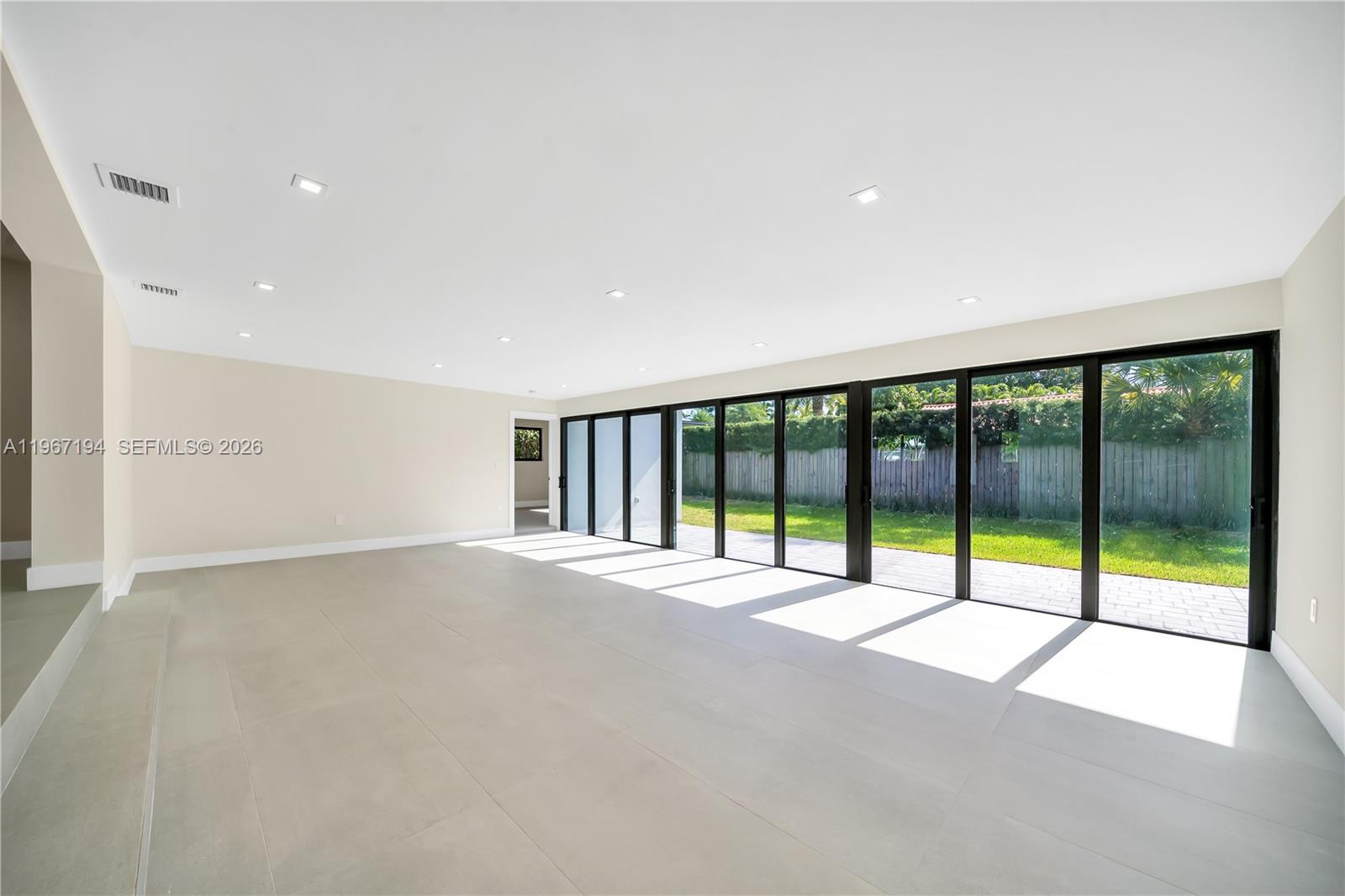 910 W 47th Ct Miami Beach, FL 33140