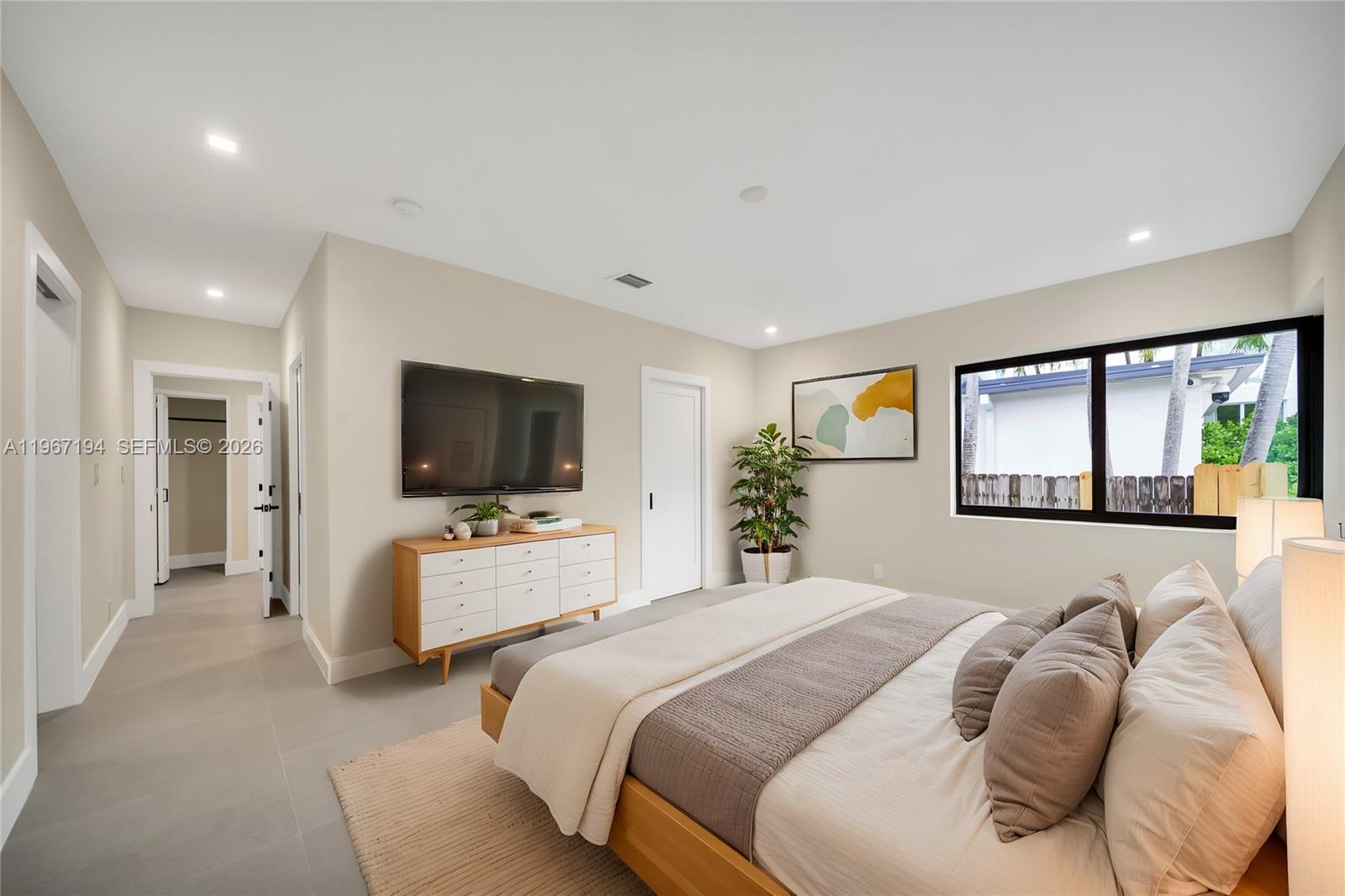 910 W 47th Ct Miami Beach, FL 33140