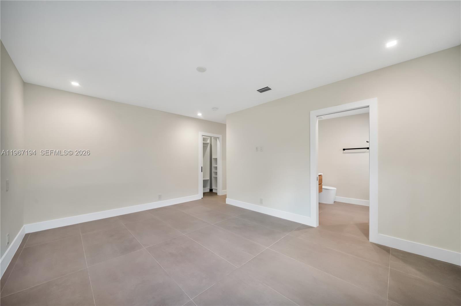 910 W 47th Ct Miami Beach, FL 33140