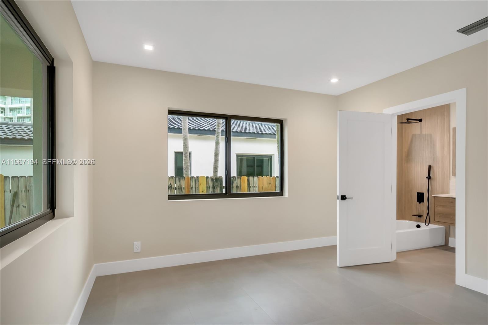 910 W 47th Ct Miami Beach, FL 33140