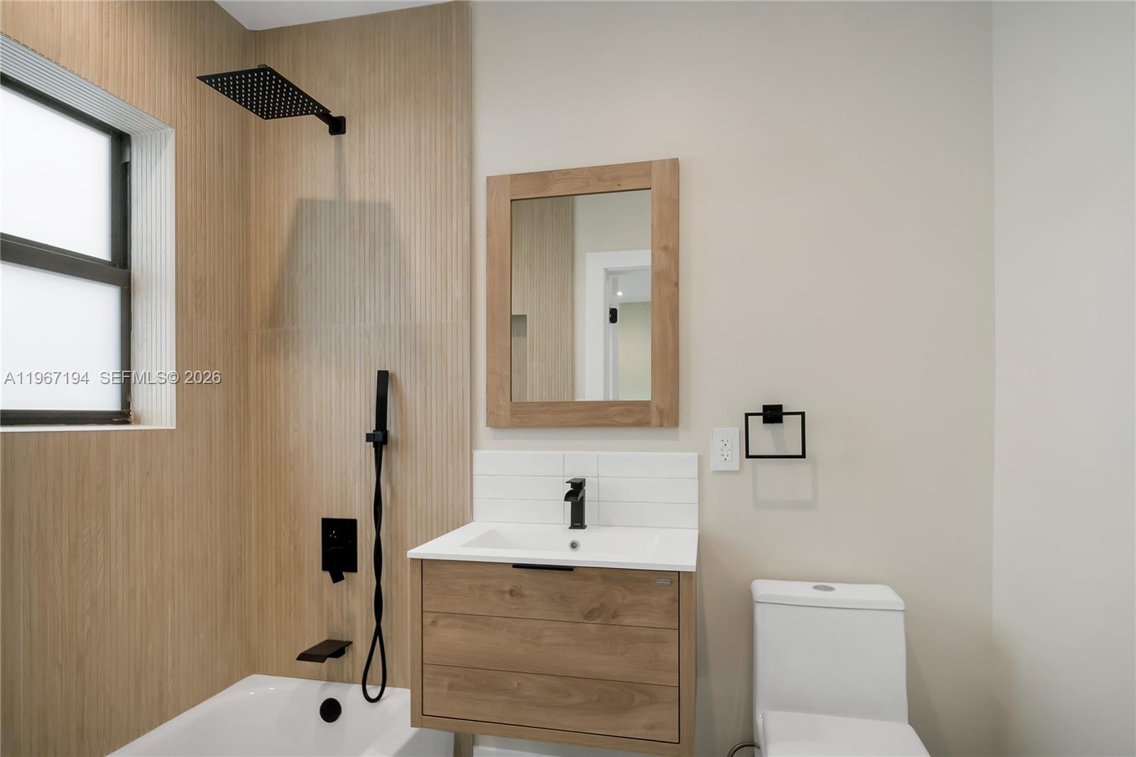 910 W 47th Ct Miami Beach, FL 33140