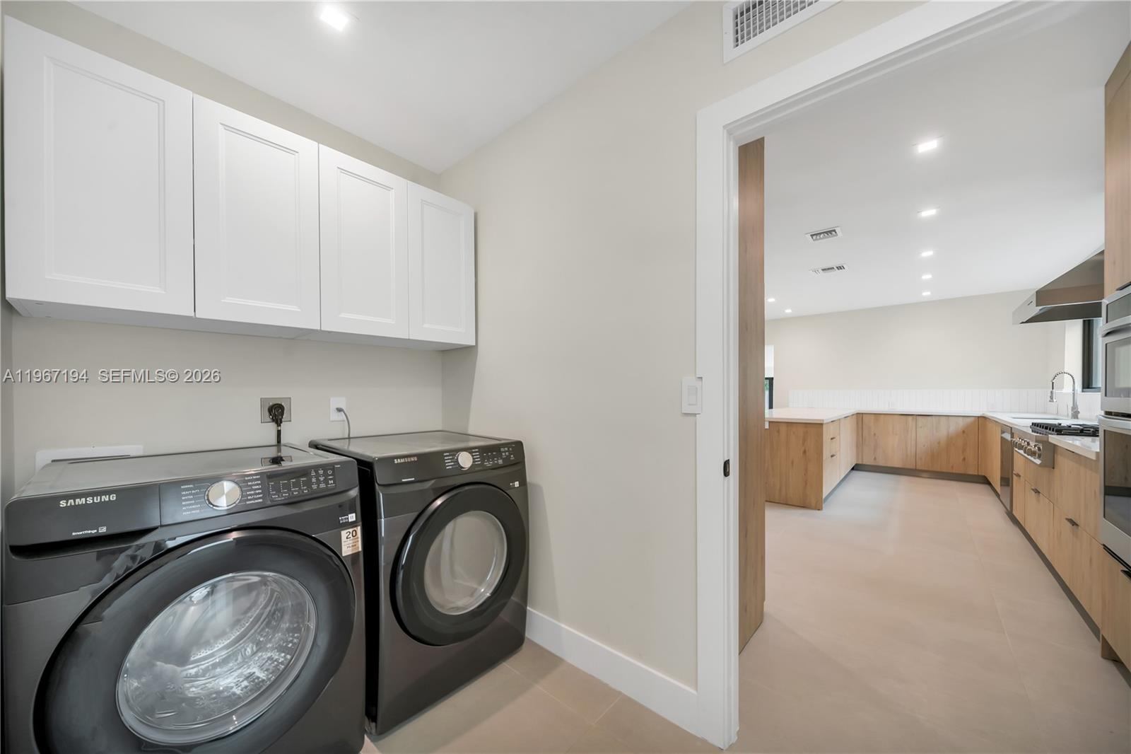 910 W 47th Ct Miami Beach, FL 33140