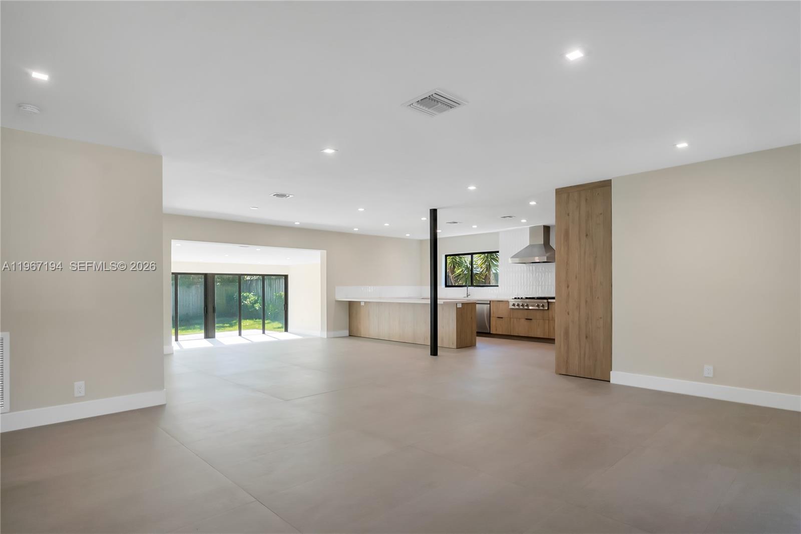 910 W 47th Ct Miami Beach, FL 33140