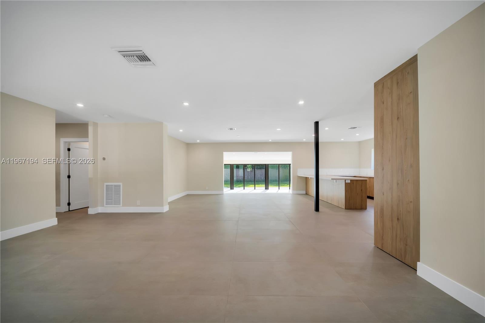 910 W 47th Ct Miami Beach, FL 33140