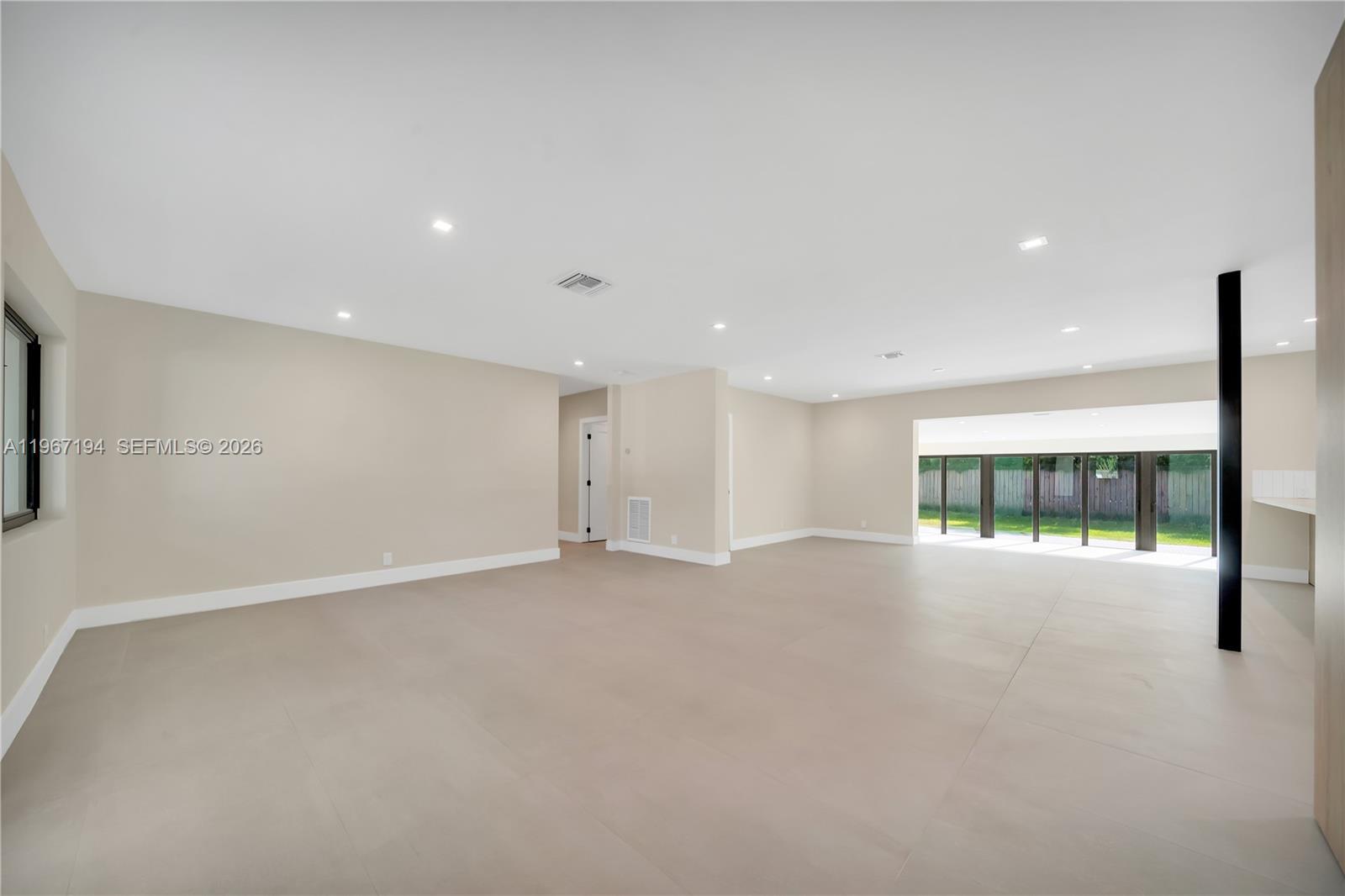 910 W 47th Ct Miami Beach, FL 33140