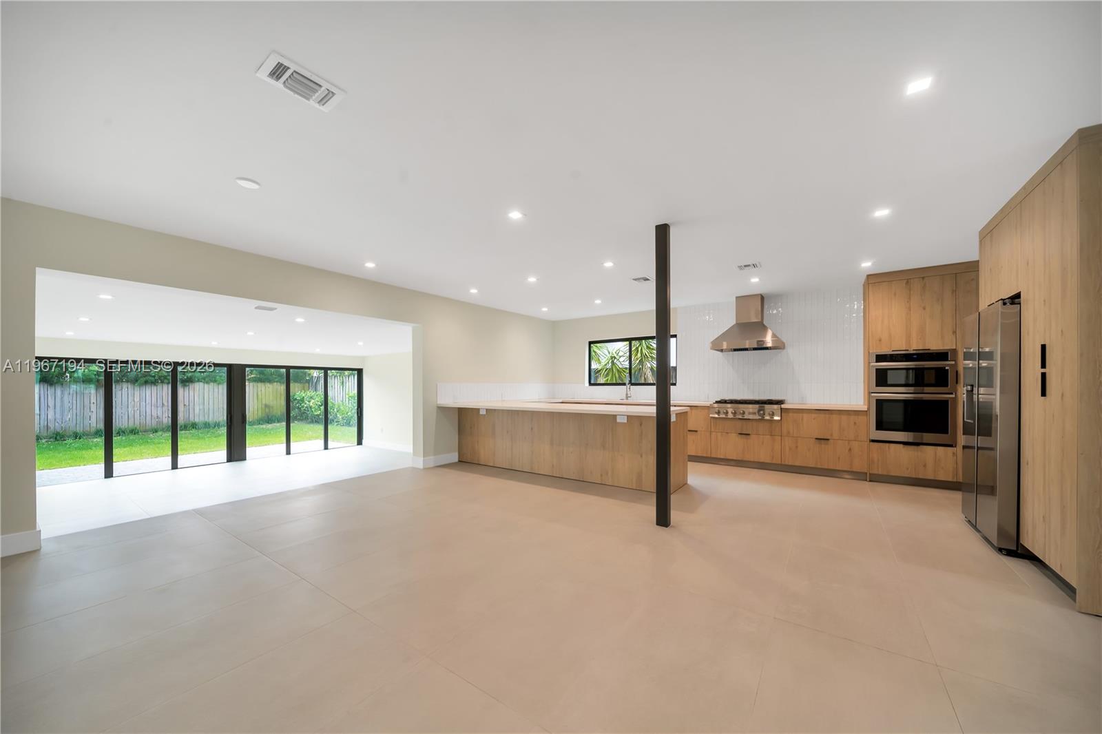 910 W 47th Ct Miami Beach, FL 33140