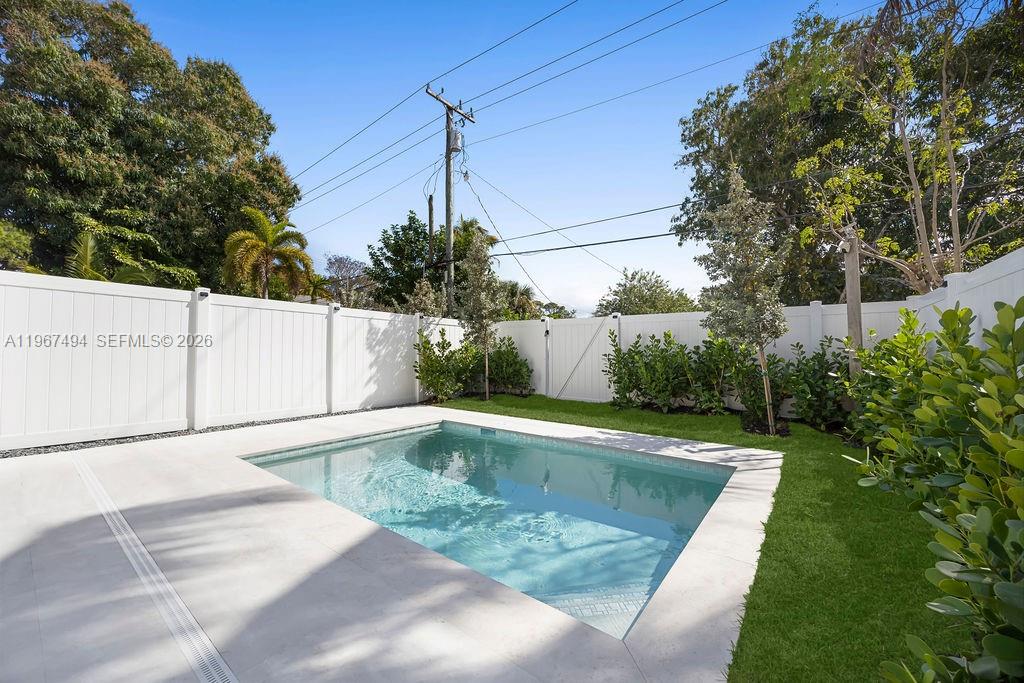 608 SW 16th Ct Fort Lauderdale, FL 33315