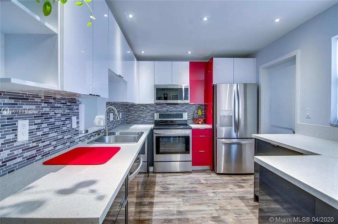 219 NE 14th Ave #307