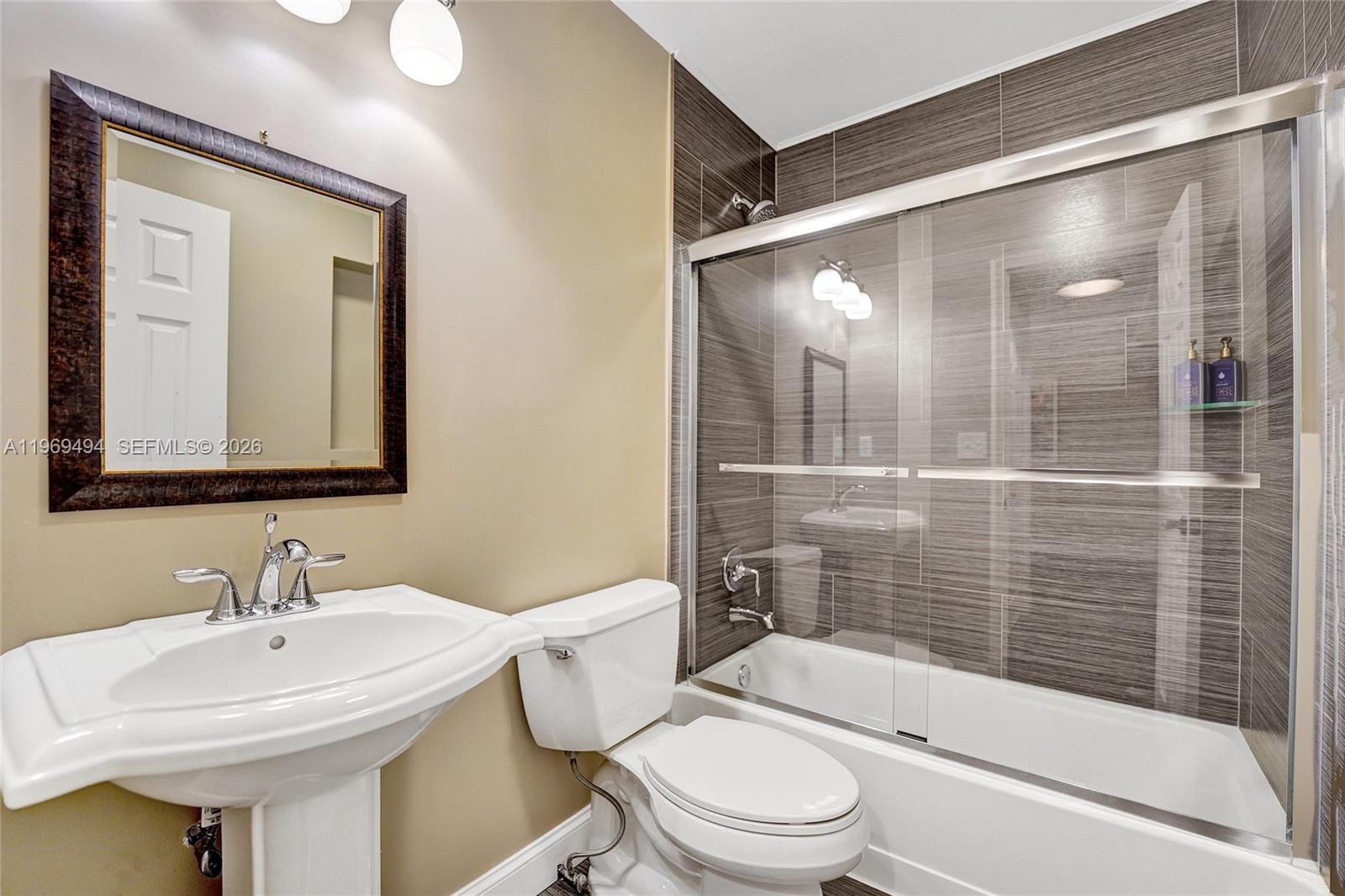 2941 Fairway Dr Hollywood, FL 33021