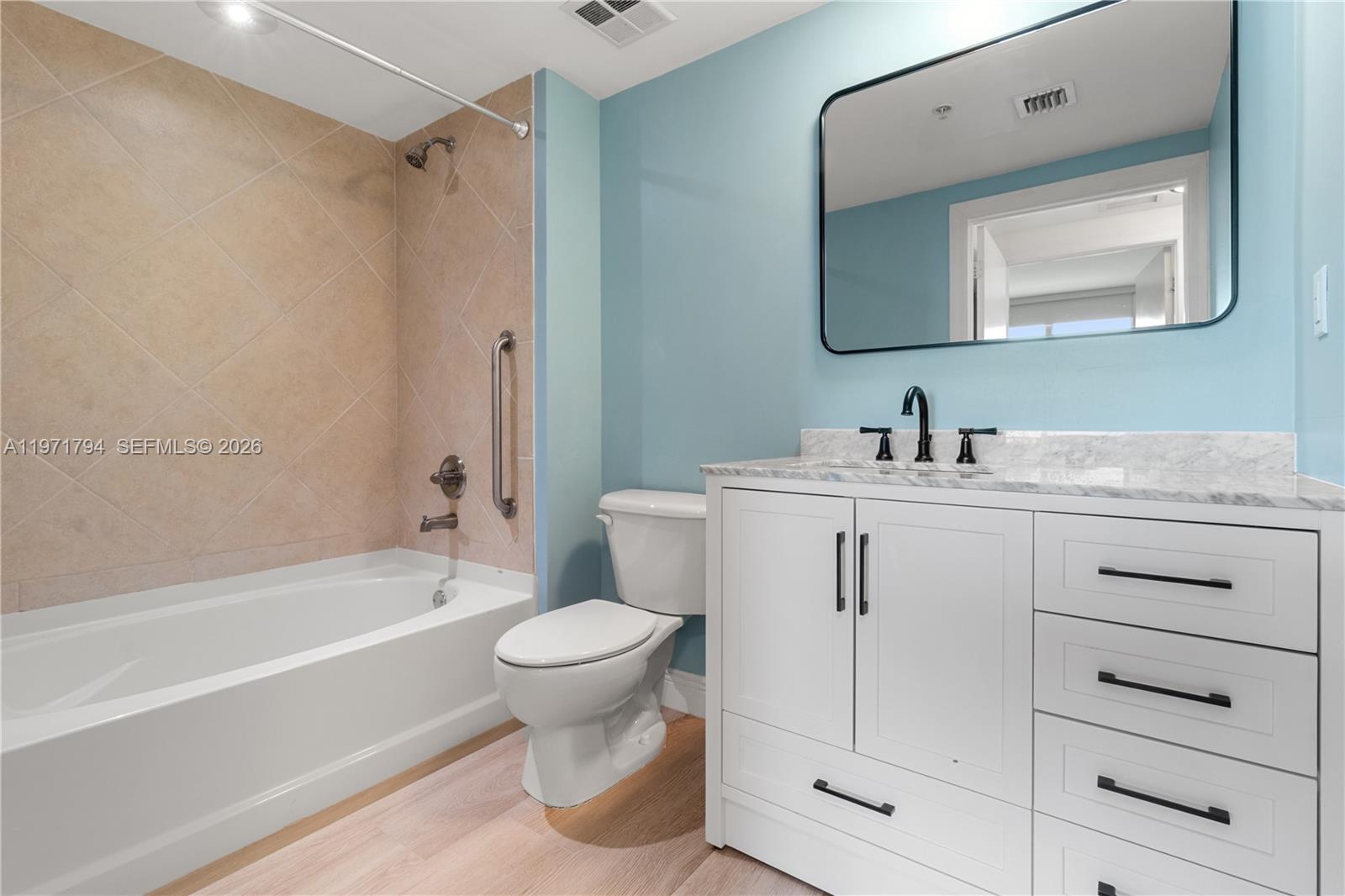 325 S Biscayne Blvd #1718 Miami, FL 33131