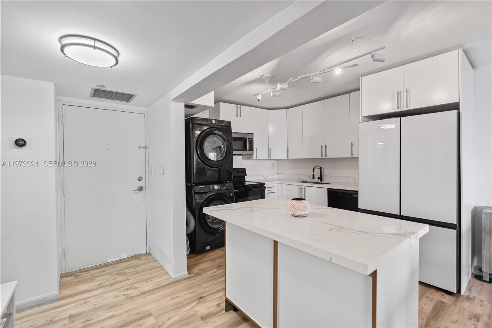 image Brickell Place I12