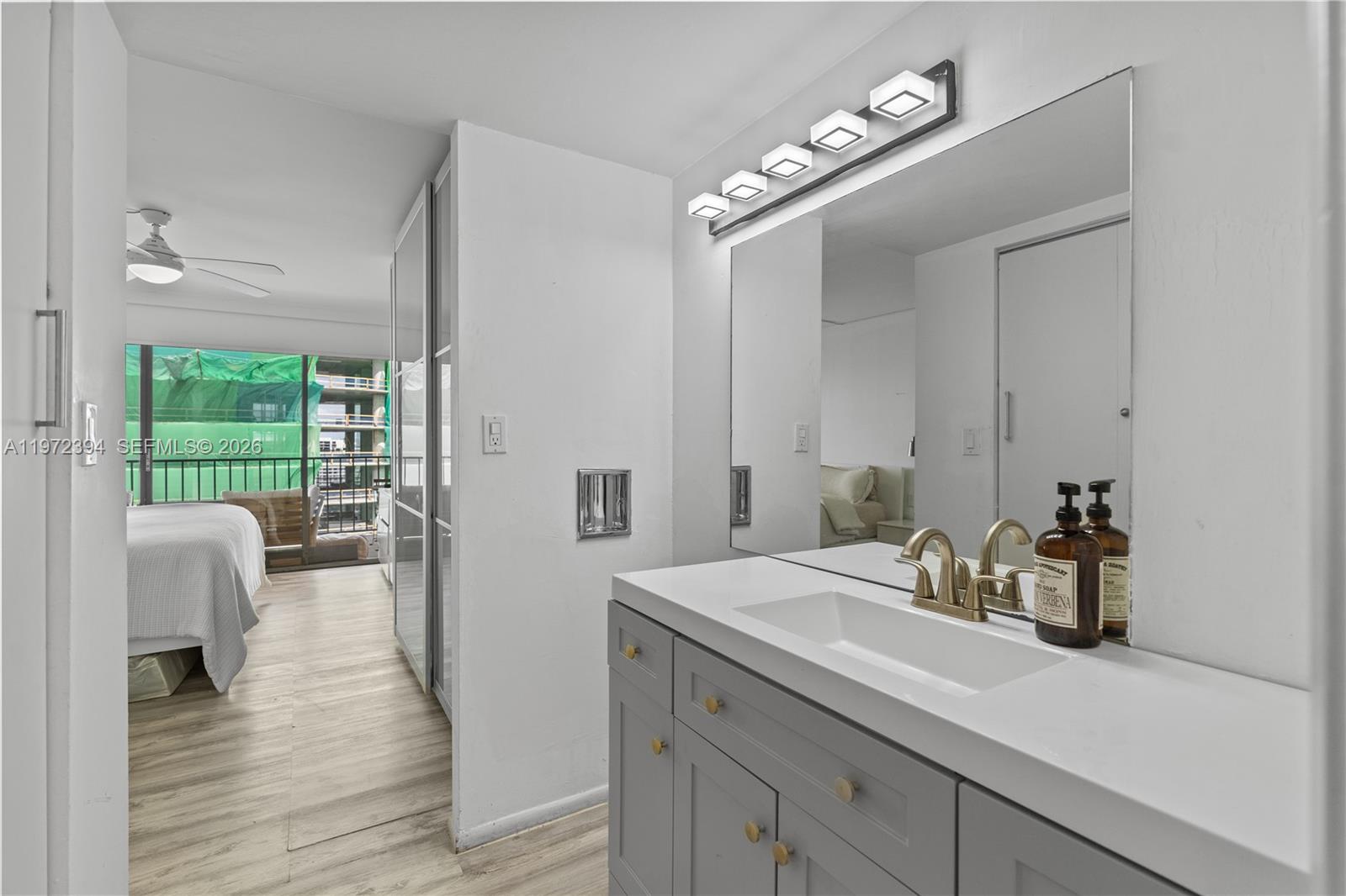 image Brickell Place I16