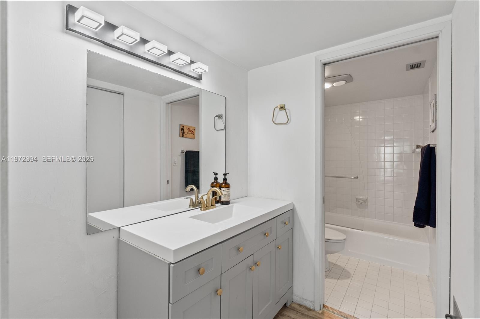 image Brickell Place I17