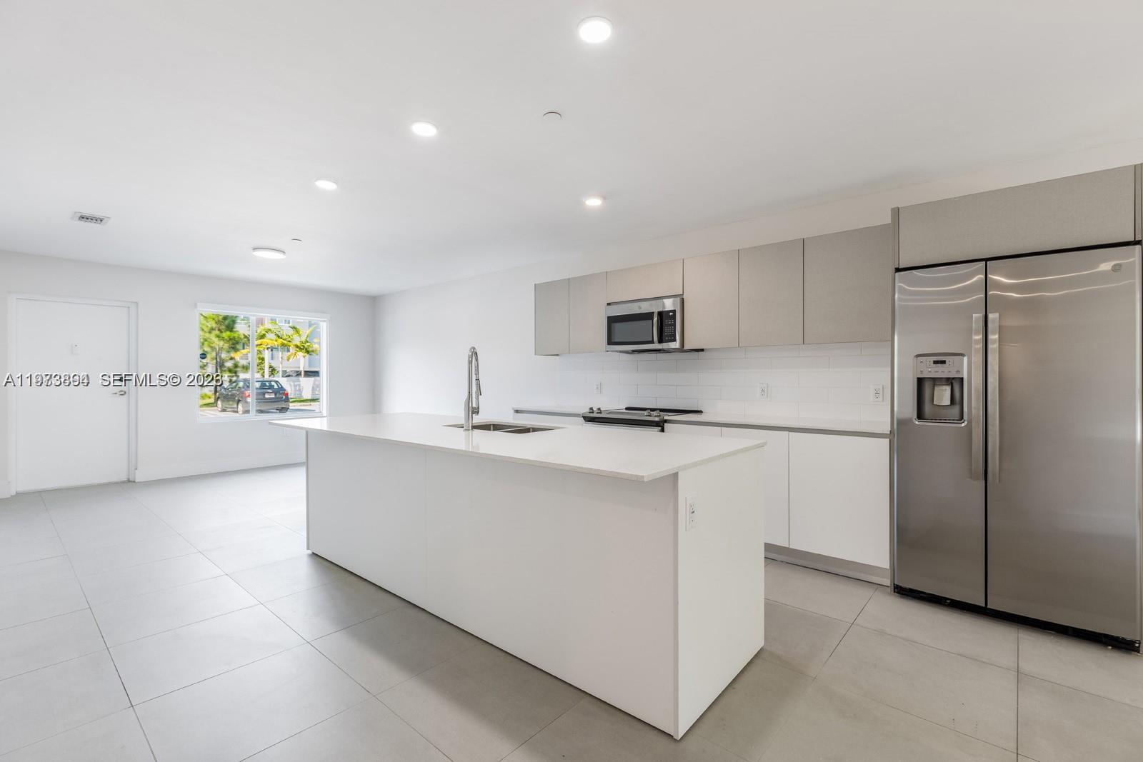 2505 NE 193rd St #4116