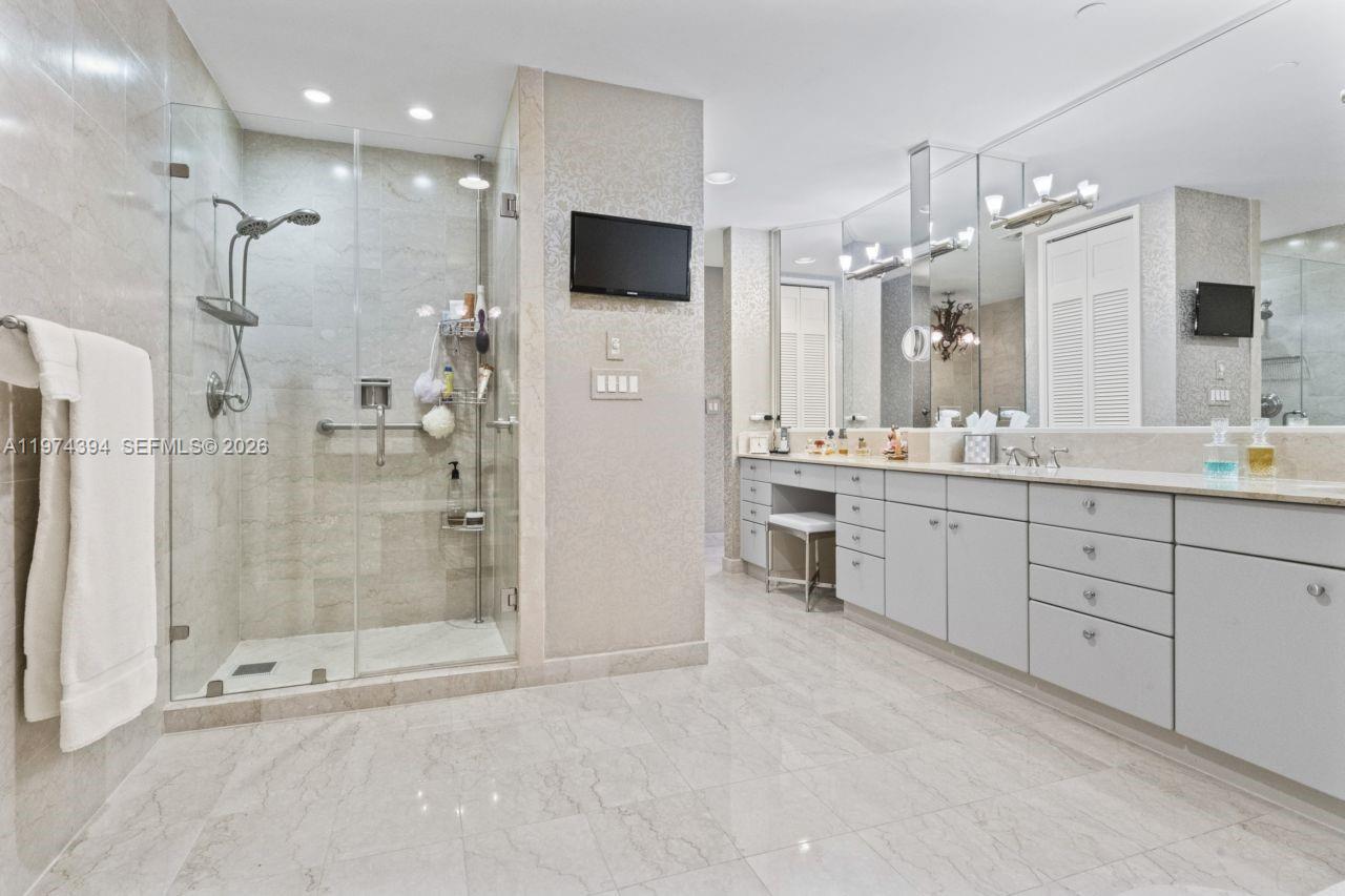 5266 Fisher Is Dr #5266 Miami Beach, FL 33109