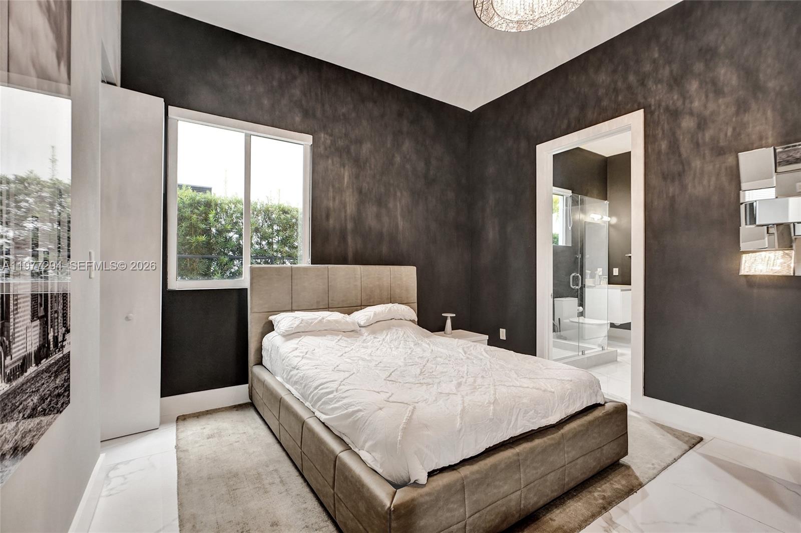 10223 NW 75th Ter Doral, FL 33178