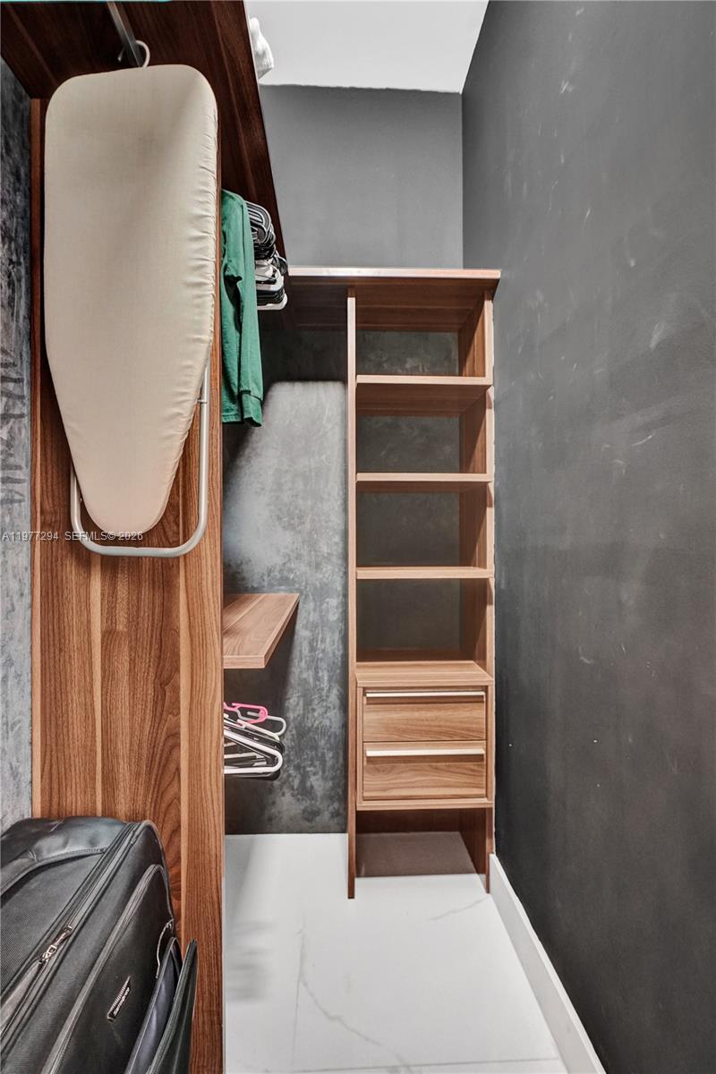 10223 NW 75th Ter Doral, FL 33178