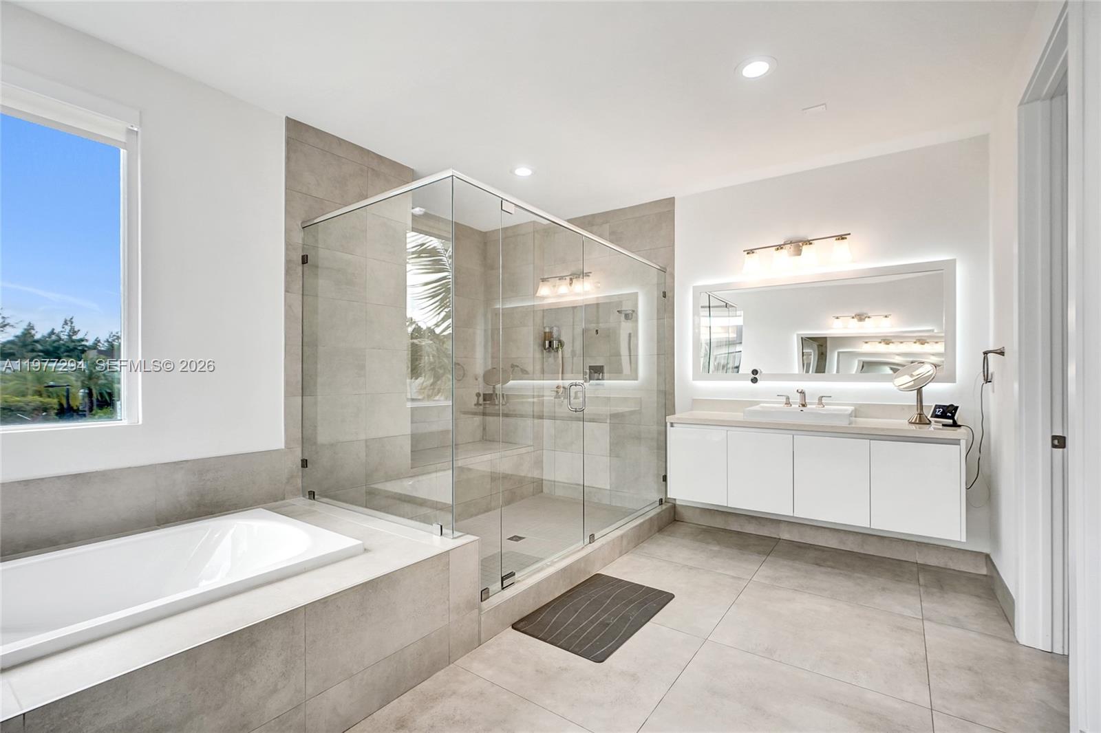 10223 NW 75th Ter Doral, FL 33178